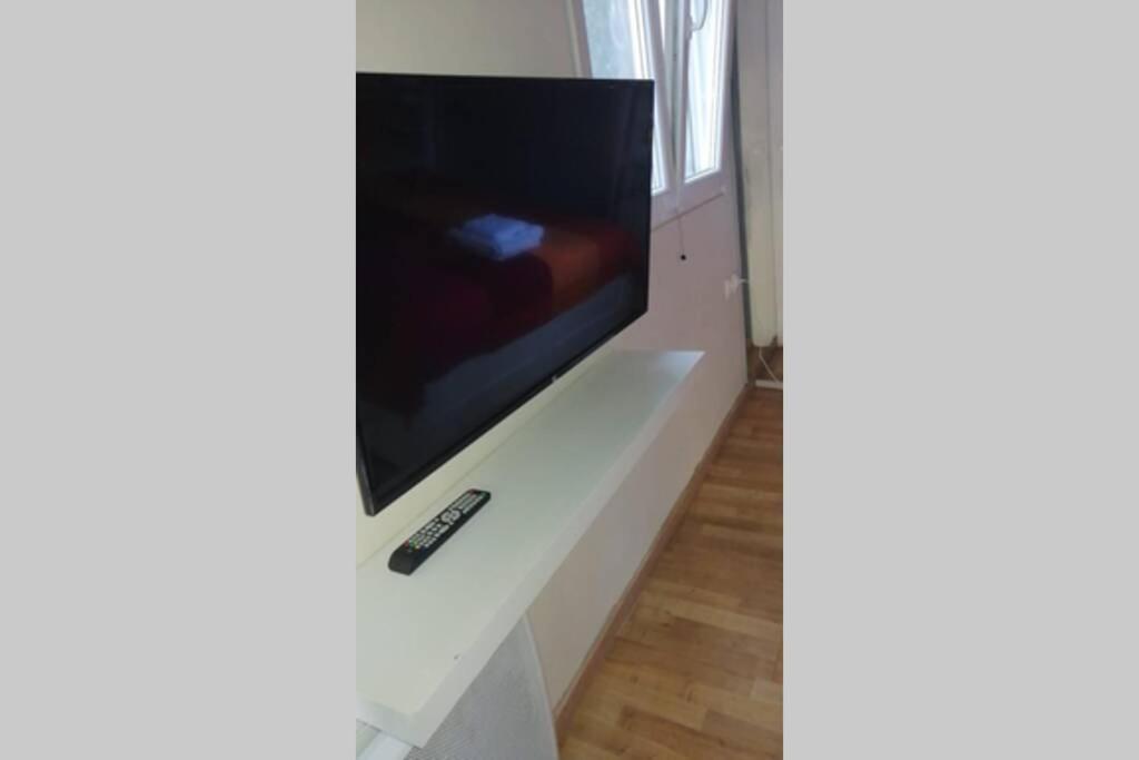 Air Conditioned Studio In Quite Garden With Barbecue Atenas Exterior foto
